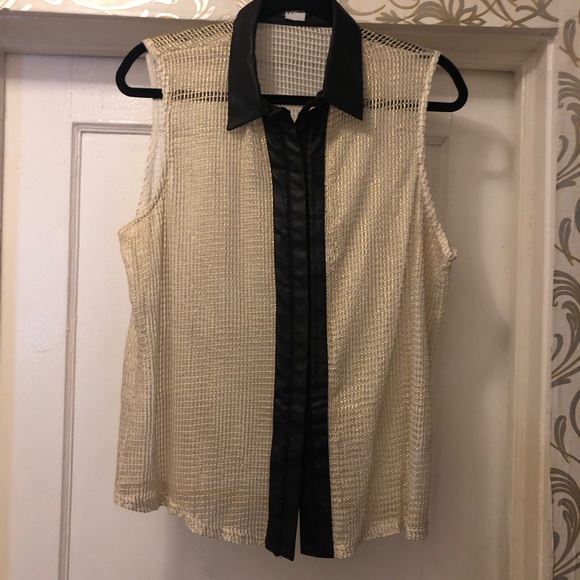 Tops - Elegant Black and Cream Sleeveless Blouse